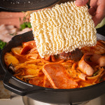 송가네 송탄 부대찌개 800g 1팩 2인분 밀키트 (라면사리포함 서비스) : 다담누리