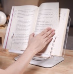 더줌플러스 투명 아크릴 독서대/아이패드/태블릿/노트북 거치대/360도 회전/화이트 : 더줌.플러스