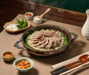 [본가큰댁 설렁탕] 전통 가마솥방식 설렁탕 소고기수육(300g) : 본가큰댁설렁탕