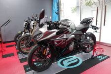 비케이모토파츠 - 중구 반구정11길 6 | 쿼터급 레플리카 / 블랙+실버 / CFMOTO 300SR : 모토파츠 119