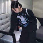 래빗 프린팅 기모 맨투맨 : 더쥬아