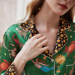 블루밍가든 그린 실크 별자리 프린팅 긴팔 파자마 잠옷세트 홈웨어 : 블루밍 가든