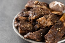 궁중 대왕 소 갈비찜 4대 공룡갈비찜 왕갈비 밀키트 캠핑 생일상 1100g(2인분) : 선암정