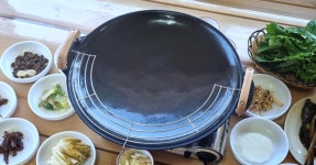 멀티 무쇠 그리들 캠핑 조선 솥뚜껑 불판 33cm 원목 손잡이 : 대덕공업사