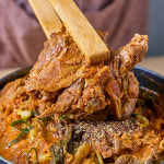 국내산 등뼈로 만든 우거지듬뿍 시골 감자탕 1kg 2팩 : 청년맛집