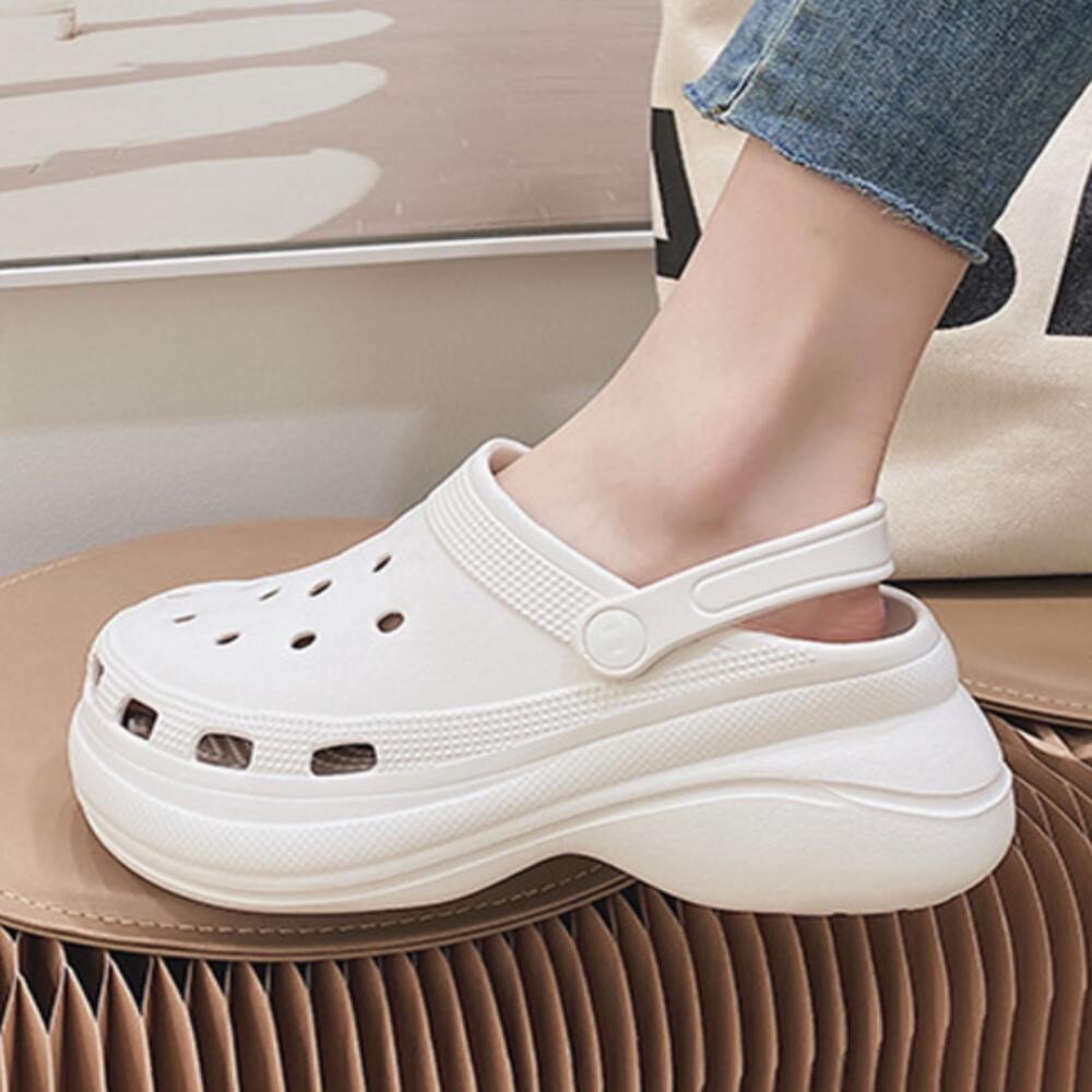 여름 휴가철, 두바이 여성에게 뽀얀 종 블루 색감, 맘껏 음미하기 위한 고급 알비노 곤도라 모히또