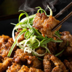 두툼한 소금 매콤 오돌뼈 볶음 오돌갈비 오도독뼈 야식 캠핑 안주 : 참사랑하우스