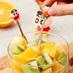 크레용 신짱 스테인리스 스틸 과일 포크 홀더 세트 미니 귀여운 샐러드 음식 수저 주방 파티 점심 식사 도구 : 퀸덤컴퍼니