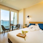 [2박] 강릉 파인아트라벨 호텔 디럭스 더블 트윈 오션뷰 해변앞 반려동물동반가능 : 에이프릴 샵