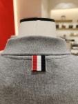 [Thom browne] 톰브라운 남성 코튼 포켓 폴로 반팔 티셔츠 MJP171A-J0029-055 : 롯데 이천점 아르마디오