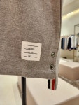[Thom browne] 톰브라운 남성 코튼 포켓 폴로 반팔 티셔츠 MJP171A-J0029-055 : 롯데 이천점 아르마디오