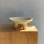 베이지 삼발이 접시 : 시옷디귿 스튜디오