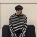 닥터슬럼프 4회 박형식 여정우 티셔츠 단가라 티 셔츠 베이직 라운드넥 패션 남성 코디 줄무늬 의상 스트라이프 깔끔한 가을 봄 : 트러스트이커머스