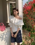 루나드블랑 세련핏 러블리 원오프숄더 블라우스 2color : 루나드블랑