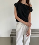 24SS meetme 미트미 트위스트 오프 숄더 셔링 블라우스 : 르메인 lemain