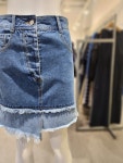 콘트라스트 헴 데님 스커트 PW2D3NSC0080 : 신세계 여주 SJYP