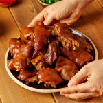 [1+1] 삼대가 쫄깃한 미니족발 국내산 300g+300g (새우젓2) : 삼대가족발