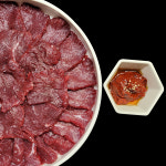 당일도축분 대구뭉티기 한우육사시미 생고기 육회 양념장제공 : 동인축산