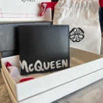 [MCQUEEN] [BOTTO] 알렉산더맥퀸 MCQUEEN 그래피티 동전포켓 반지갑 602139 1AAMJ 1070 : 여주375아울렛 BOTTO