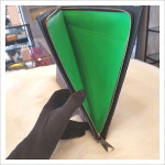 [여주아울렛명품 벨로네고지오] BOTTEGA VENETA 24SS 남성 인트레치아토  607479VCPQ5 1005 하프 지퍼 클러치백 : 벨로네고지오