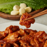 [본사직영] 자연누리 매콤달콤 촉촉한 양념 닭다리살 닭갈비 냉동 300g : 자연가득 자연누리