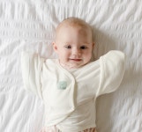 에르고파우치 나비잠수트 상의형 신생아스와들 오가닉 모로반사방지 아기출산선물 사계절속싸개 : 에르고파우치