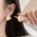 볼모아 여자 데일리 심플 귀걸이 무광 스퀘어 : 바이올니즈