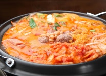 얼큰한 부대찌개 230Gx4개 모듬 소시지가 듬뿍 진한국물 든든한 식사 국안주 : 온맘몰