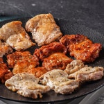 통나무집닭갈비 춘천 숯불 닭갈비 넓적다리 통살 소금맛, 간장맛, 고추장맛 택배 홈파티 캠핑요리 양념 간편 음식 : 통나무집닭갈비