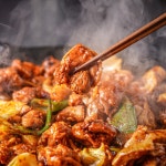 통나무집닭갈비 춘천 닭갈비 밀키트 택배 홈파티 캠핑요리 캠핑음식 넓적다리 양념 야채 세트 : 통나무집닭갈비