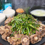 다 되어 나온 소꼬리 찜 수육 1kg 한우사골육수  캠핑 음식 보양식 : 우수한 식탁