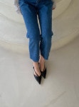 [2color] 사선 절개 스틸레토 언발 슬링백 스트랩 미들힐 펌프스 (5cm) : 여신 달리아