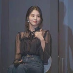 한소희블라우스 시스루 레이스 브이넥 셔링 블랙 : 코어나라4