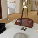 카멜브라운 퍼피 바게트 토트 숄더백 : 별난진열장