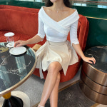 더로랑 사선 오프숄더 7부 소매 블라우스 : 디어마이뮤즈