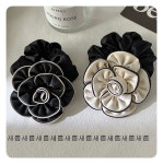 배색 까멜리아 장미 공단 실크 느낌 헤어 슈슈 곱창 머리끈 스크런치 : 새롬새롬