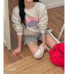 (55-77)양기모 오로라 레터링 세미크롭 맨투맨 3color : SSO YOUNG