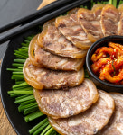 쫄깃한 국내산 통편육 300g 새우젓증정 돼지머리 편육 머릿고기 김장고기 수육 : 고기중독 공식