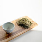 솔잎 국내산 600g 말린 건조 솔나무 잎 (300g X 2봉) : 두손애약초