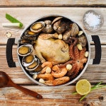 [황제 해신탕] 보양식 생닭과 해산물가득 몸보신 해신탕 해물삼계탕 밀키트 1.4kg, 1개 : 솔직한농부