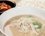 간편한 닭칼국수 밀키트 다데기 야채 면 구성 : 세이브마스터