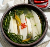 철구네반찬 국내산 옛날 동치미 천수무 겨울동치미 2kg : 철구네반찬