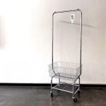 미드센츄리모던 바구니 달린 이동식 철제행거 트롤리 옷가게 행거 심플 모던 세련된 : 방가커머스