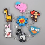 귀여운 기린 동물 개폐식 풀 간호사 학생 배지 릴, ID 랜야드 이름 태그 카드 홀더, 어린이용 1 PC, 신제품 : 푸어에센스