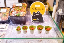 망원시장 우이락 무침프로젝트 새콤 달콤 삭히지 않은 홍어무침 홍어회무침 명절음식 손님상 술안주 밥반찬 800g : 우이락 무침프로젝트