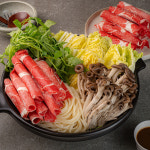 맛집 소고기 샤브샤브 3인분 고기 버섯 채소 칼국수 육수 소스 포함 집들이 술안주 캠핑 전골 찌개 밀키트 : 은이세끼