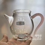 [다도 다기] 예향원 핸드메이드 컬러 핸들 포트 글라스 공도배 숙우 P-8219 : 예향원