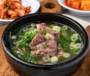 하루두끼  푸짐한 소갈비탕 깔끔 담백 뼈있는 가마솥 육수 1팩 750g : 하루두끼 그림푸드 컴퍼니