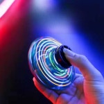 UFO 플라잉 핑거팁 자이로 회전 부매랑 장난감 피젯 파란색 회전 팽이 : 전기공구