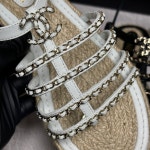 [국내백화점] 샤넬 마크다운 샌들 CC로고 가죽 체인 스트랩 블랙 화이트 39 G4505 : latienne